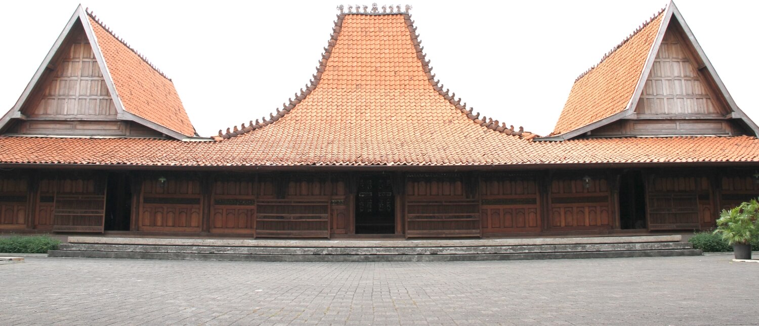 rumah kudus tampak depan